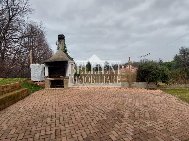 AFFITTASI VILLA SINGOLA CON GIARDINO DI 1.000MQ MONTEVIALE