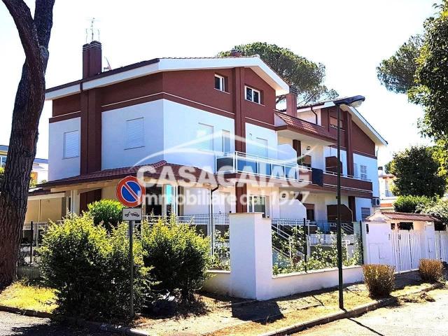 Affittasi Villa, Villa in Bifamiliare Casal Palocco Via Aristonida Annunci Roma, Frazione Casal Palocco Rif.639364