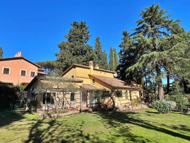 Affittasi Villa, Villa unifamiliare immersa nel Parco dell’Appia Antica Annunci Roma Roma Rif.633833