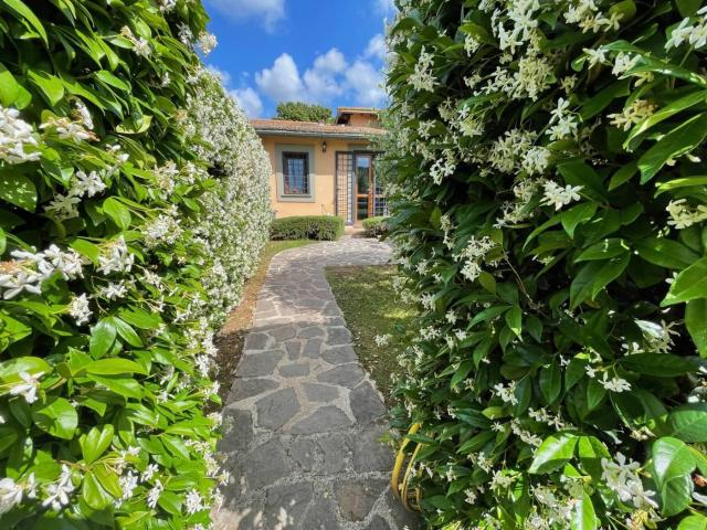 Affittasi Villetta a schiera, Eur Ardeatina Cecchignola villetta con giardino Annunci Roma Roma Rif.646665