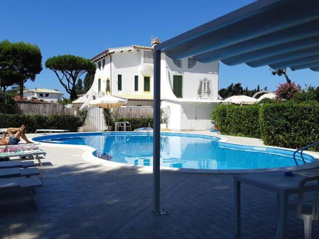 Affittasi Villetta a schiera, ESTATE 2025 VILLINO QUADRIFAMILIARE A FREGENE Annunci Fiumicino, Frazione Fregene Rif.611084