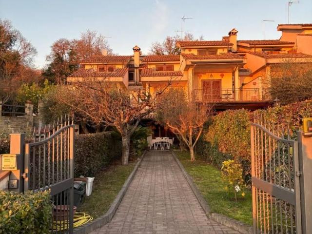 Affittasi Villetta a schiera, Villa a schiera Annunci Trevignano Romano Roma Rif.647853
