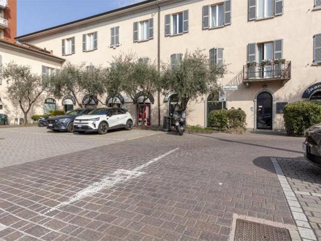 Affitto Negozio Mandello del Lario: Centro e Vetrine 624