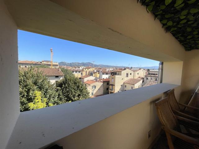 Affitto Attico, in zona INDIPENDENZA, FIRENZE