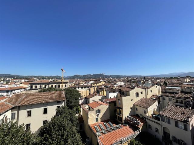 Affitto Attico, in zona INDIPENDENZA, FIRENZE