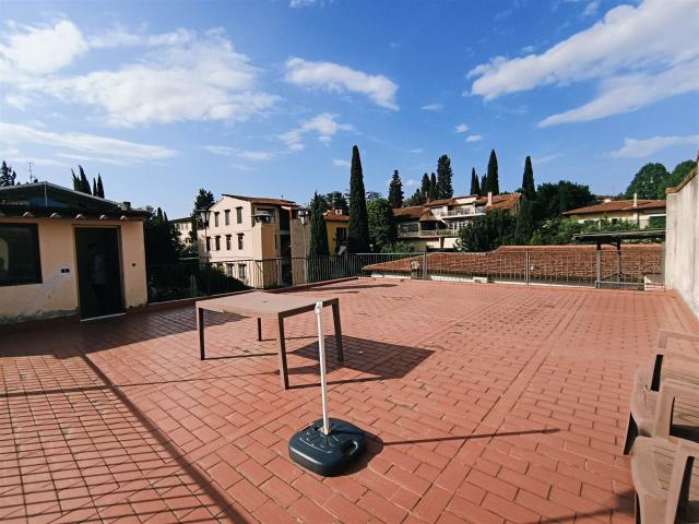 Affitto Attico, in zona LIBERTÀ, FIRENZE