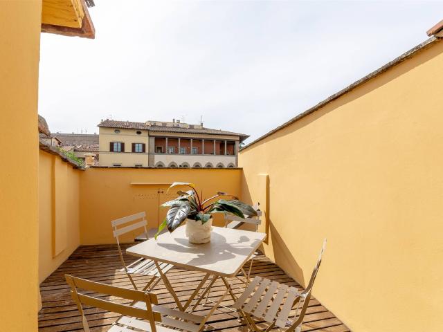 Affitto Attico, in zona SANTO SPIRITO, FIRENZE