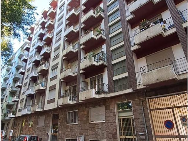 Affitto a referenziati in zona Vanchiglia in stabile signorile bilocale