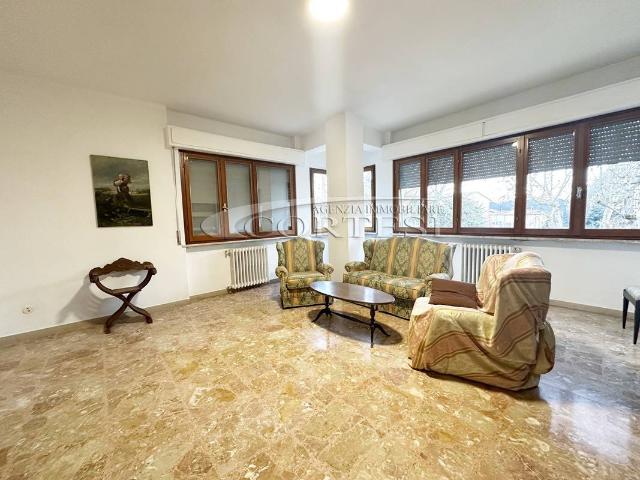 Affitto Appartamento con 3 camere – Arredato
