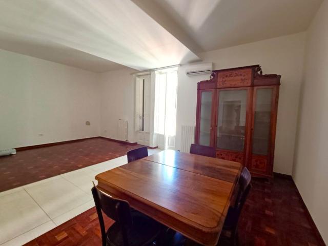 Affitto Appartamento, in zona MURAT, BARI