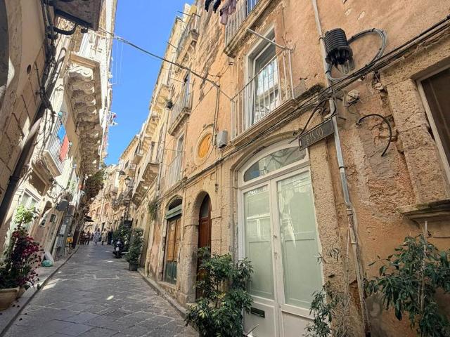 Affitto Appartamento, in zona ORTIGIA, SIRACUSA