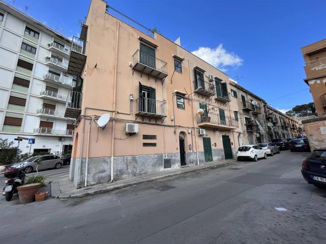 Affitto Appartamento, in zona ACQUASANTA, PALERMO