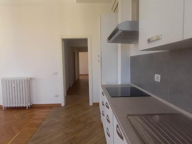 Affitto Appartamento, in zona CADORE, MILANO