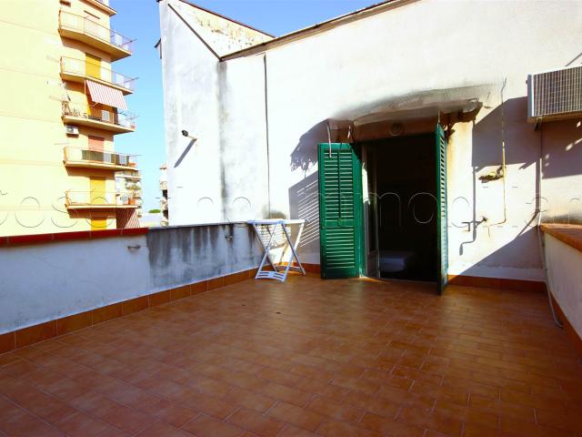 Affitto Appartamento, in zona CALATAFIMI, PALERMO