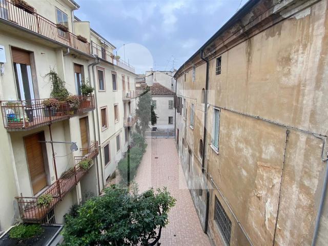 Affitto Appartamento, in zona CENTRO STORICO, MANTOVA