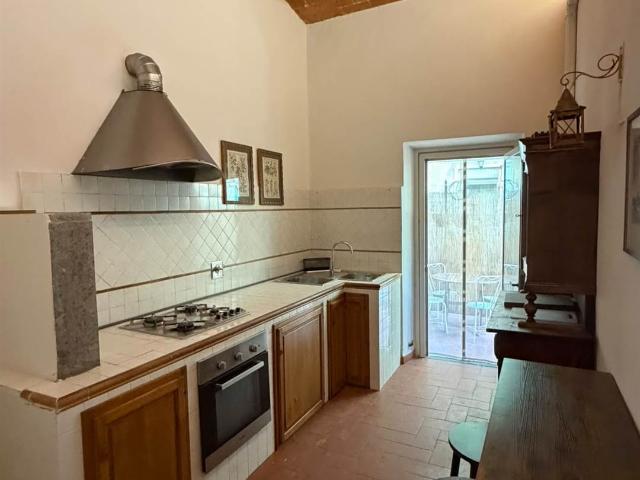 Affitto Appartamento, in zona CIRCONDARIA, FIRENZE