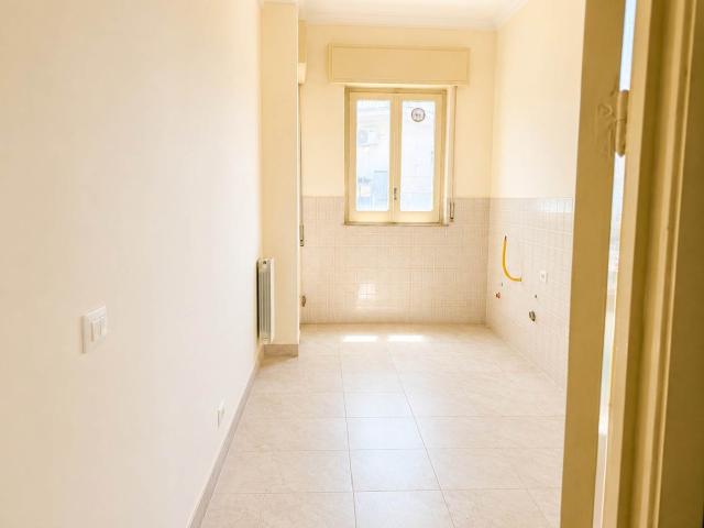 Affitto Appartamento, in zona CORSO DELLE PROVINCE, CATANIA