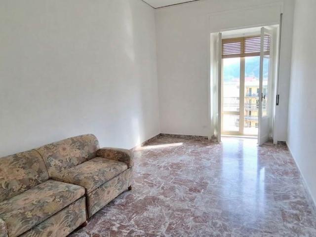 Affitto Appartamento, in zona FUORIGROTTA, NAPOLI