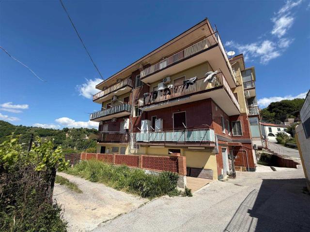 Affitto Appartamento, in zona GIOVI, SALERNO