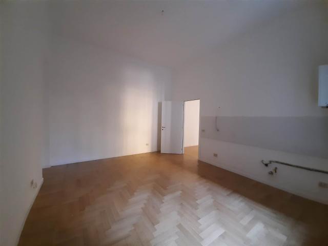 Affitto Appartamento, in zona INDIPENDENZA, MILANO