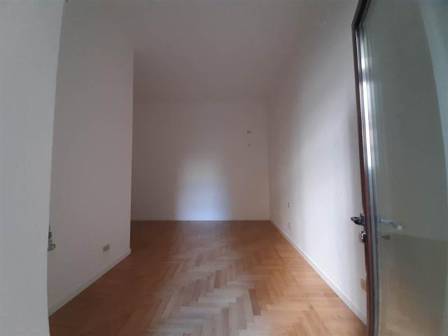 Affitto Appartamento, in zona INDIPENDENZA, MILANO