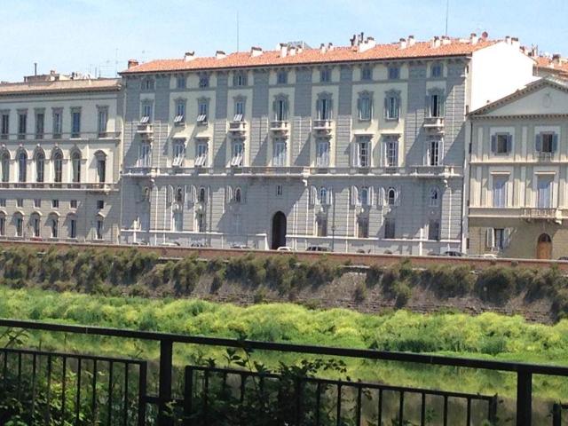 Affitto Appartamento, in zona LUNGARNO AMERIGO VESPUCCI, FIRENZE