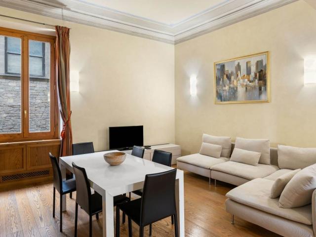 Affitto Appartamento, in zona LUNGARNO SERRISTORI, FIRENZE