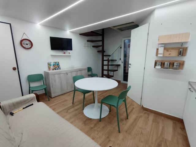 Affitto Appartamento, in zona PALAGONIA, PALERMO