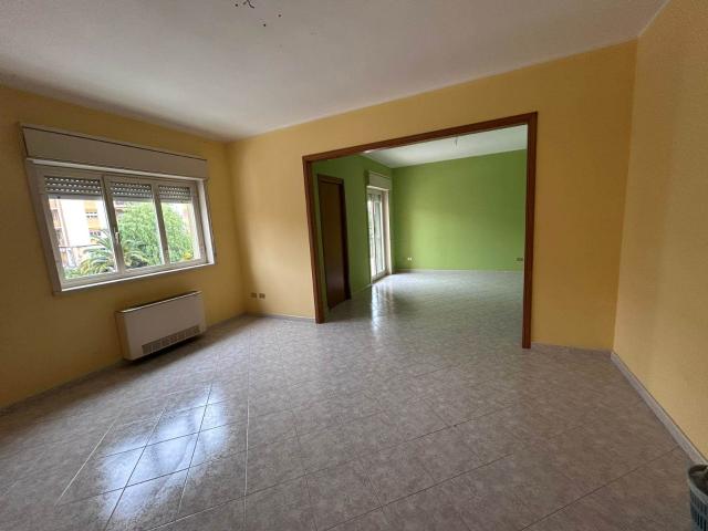 Affitto Appartamento, in zona PIAZZA DEGLI EROI, VIALE DELLA RINASCITA, VIA BABAURRA, SAN CATALDO