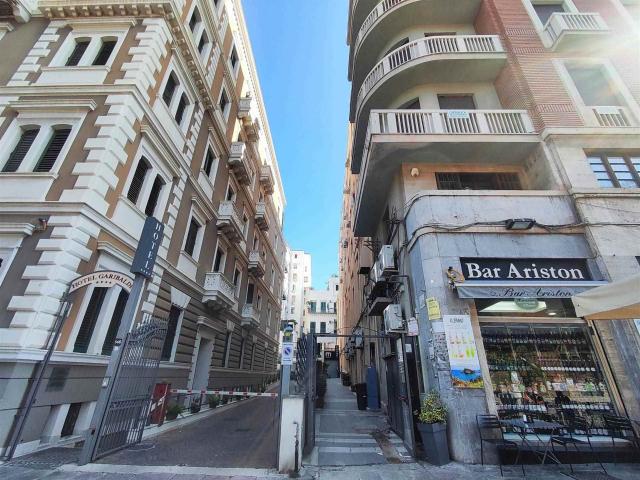 Affitto Appartamento, in zona POLITEAMA, PALERMO