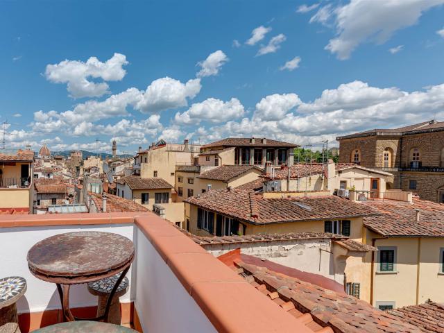 Affitto Appartamento, in zona PONTE VECCHIO, FIRENZE