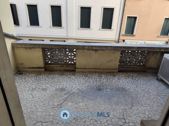 Affitto Appartamento, in zona PRATO DELLA VALLE, PADOVA