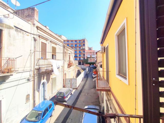 Affitto Appartamento, in zona RAPISARDI / MENZA, CATANIA