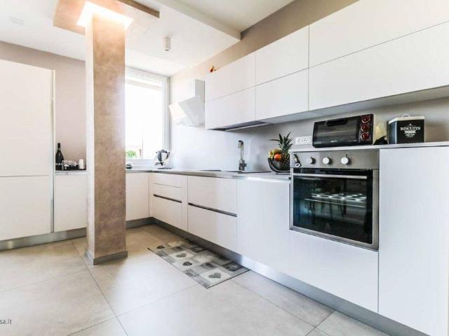 Affitto Appartamento, in zona REGINA GIOVANNA, MILANO