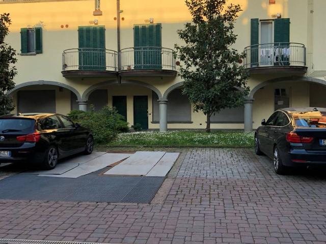 Affitto Appartamento, in zona RIPAMONTI, MILANO