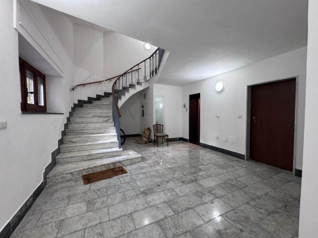 Affitto Appartamento, in zona SALA ABBAGNANO, SALERNO