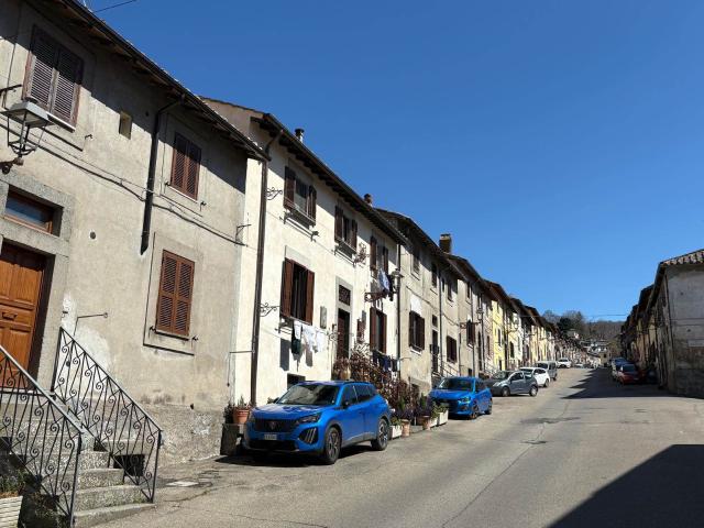 Affitto Appartamento, in zona SAN MARTINO AL CIMINO, VITERBO