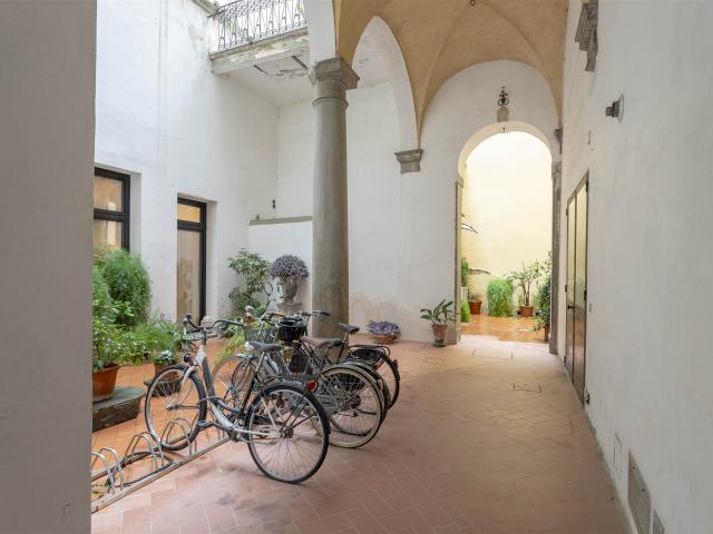 Affitto Appartamento, in zona SANTO SPIRITO, FIRENZE