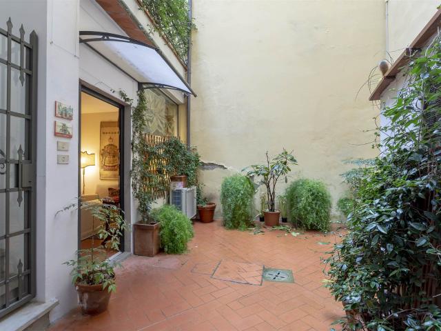 Affitto Appartamento, in zona SANTO SPIRITO, FIRENZE