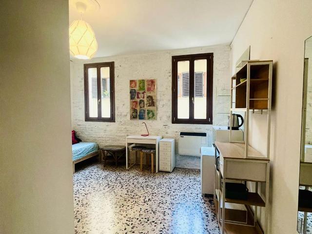 Affitto Appartamento, in zona SANTO SPIRITO, FIRENZE