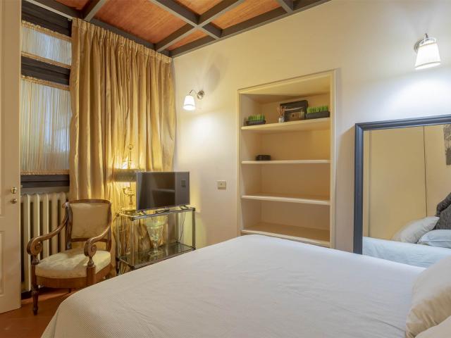 Affitto Appartamento, in zona SANTO SPIRITO, FIRENZE