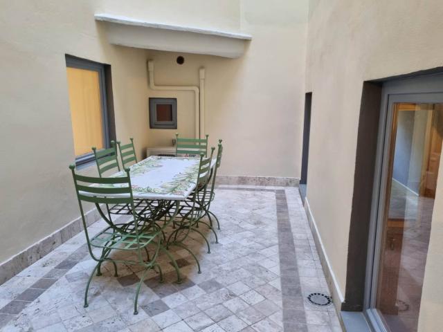 Affitto Appartamento, in zona SANTO SPIRITO, FIRENZE