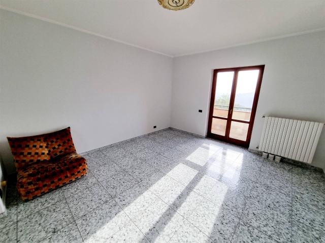 Affitto Appartamento, in zona SERRA, MONTEFUSCO