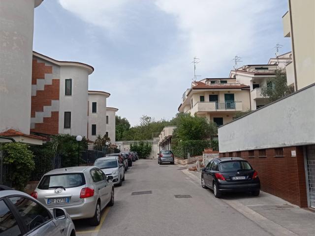 Affitto Appartamento, in zona TUORO, CASERTA
