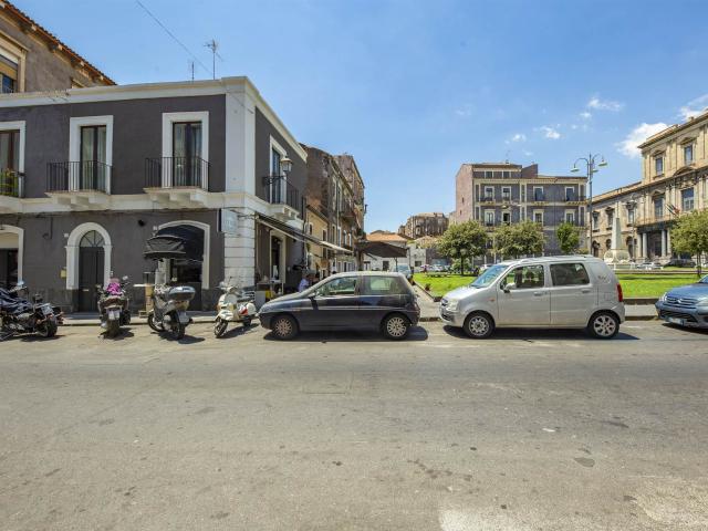 Affitto Appartamento, in zona VIA VITTORIO EMANUELE II, CATANIA