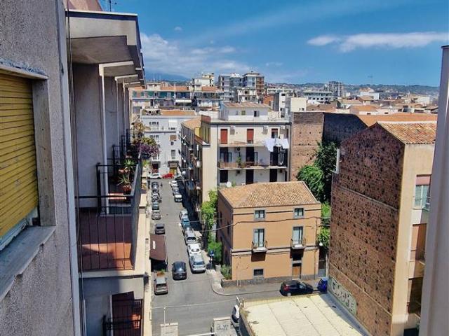 Affitto Appartamento, in zona VIALE XX SETTEMBRE / P.ZZA TRENTO, CATANIA