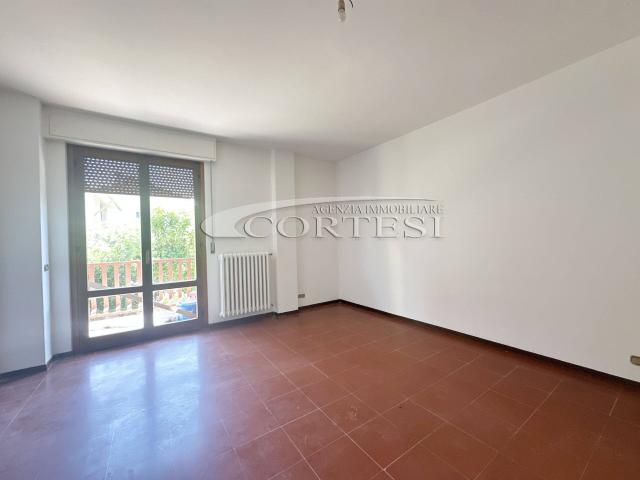 Affitto Appartamento su Quadrifamiliare, con 3 Camere e 2 Bagni