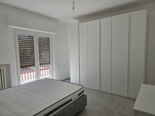 AFFITTO Bilocale completamente Ristrutturato 50 mq+ 13 mq terrazzo+2 P. Auto cortile interno recintato