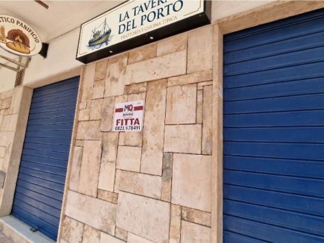 AFFITTO LOCALE COMMERCIALE VIA VITTORIO EMANUELE MONDRAGONE RIF. F3309