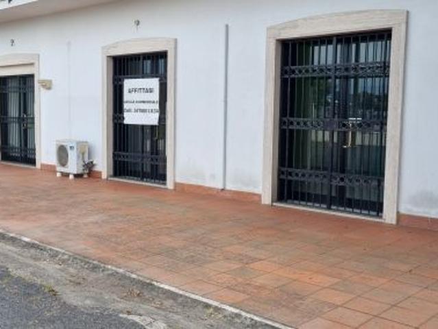 AFFITTO LOCALE COMMERCIALE POMEZIA